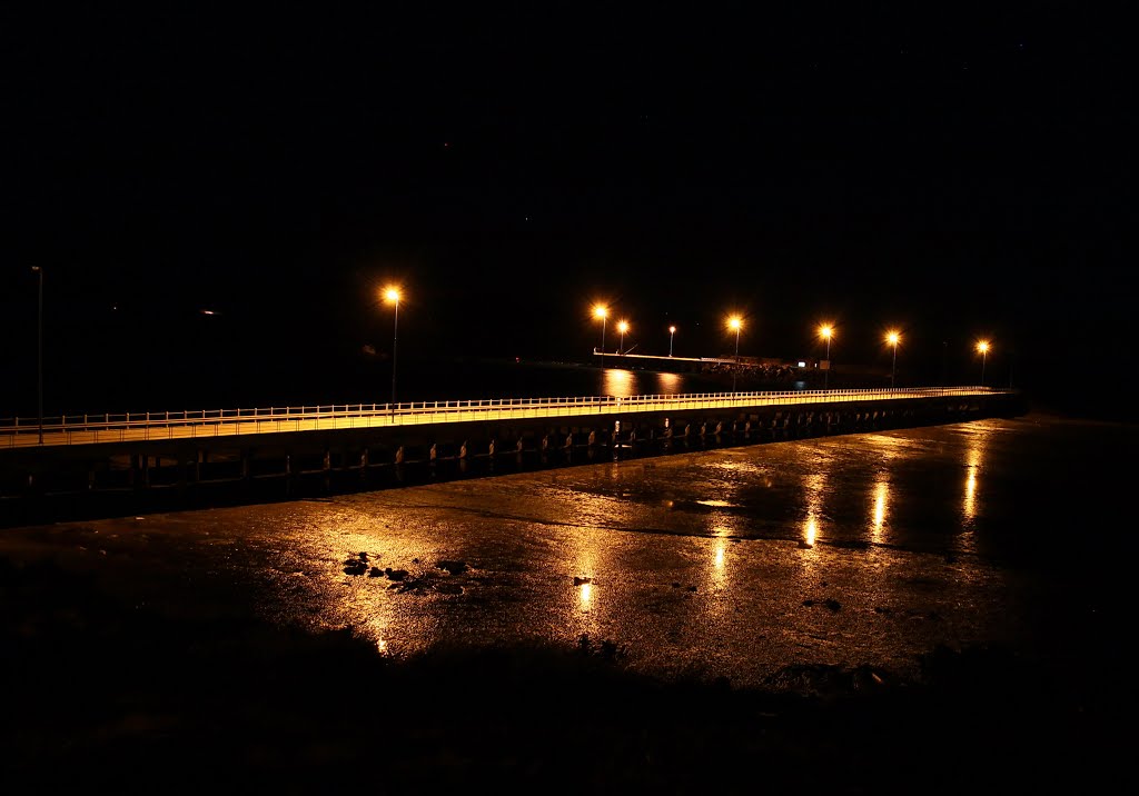 Muelle nocturno en Caleta Córdova