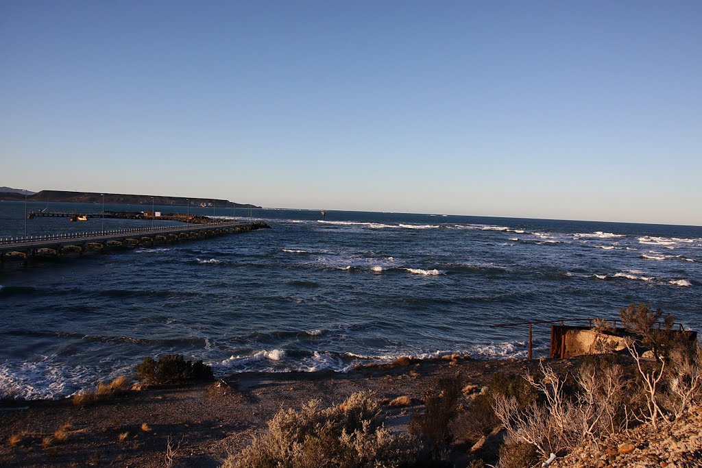 Caleta Córdova con marejada