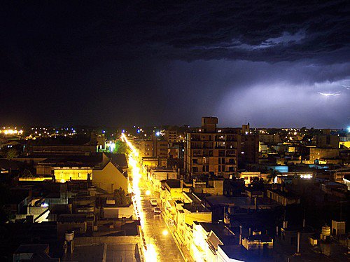 De noche, tormenta con truenos en Rio Cuarto, Córdoba, Argentina