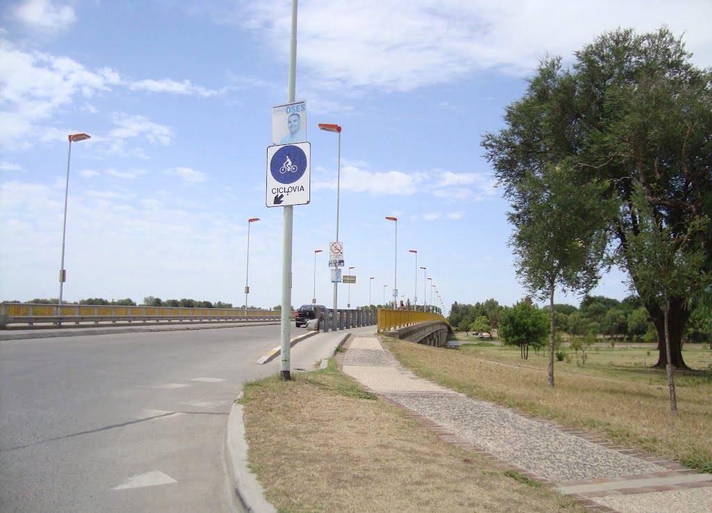 Puente sobre el río cuarto