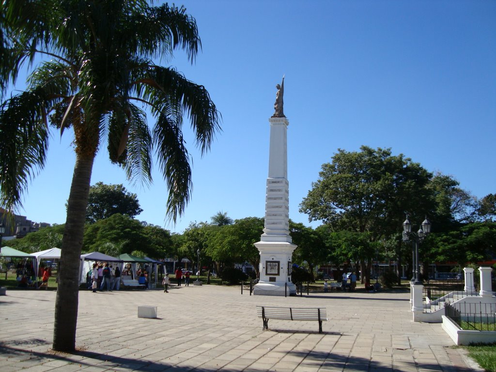 Pirámide en Plaza de Goya