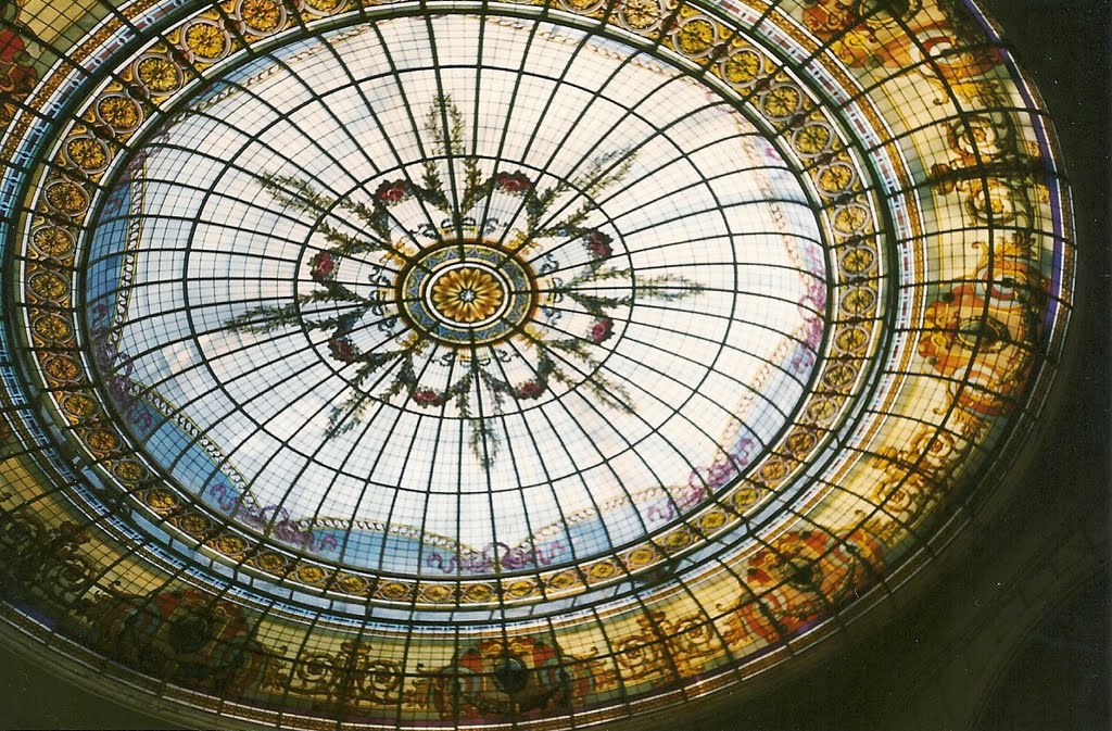 VITRAL  EN  EDIFICIO HORIZONTAL DE MENDOZA