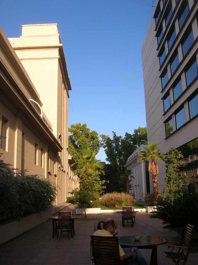 Patio del hotel Hyatt / Lautaro
