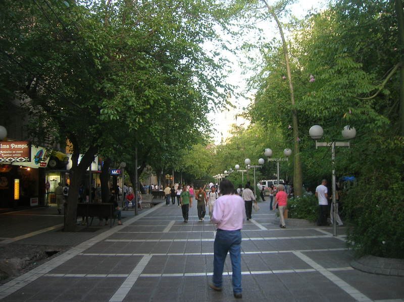 Peatonal de Mendoza / Lautaro