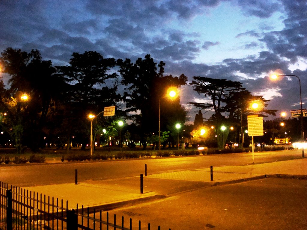 Atardecer Tormentoso en el Parque de la Independencia - Rosario - Santa Fe - Argentina