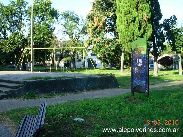 Rosario - Plaza Argentina ( www.alepolvorines.com.ar )