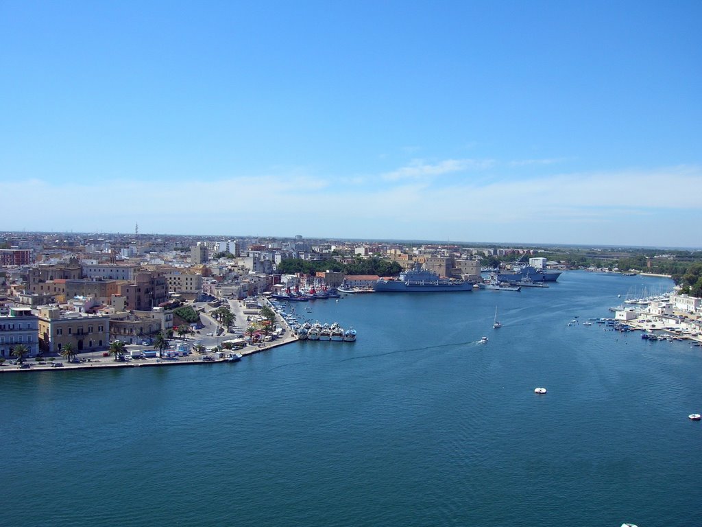 Brindisi: vista dal Monumento al Marinaio