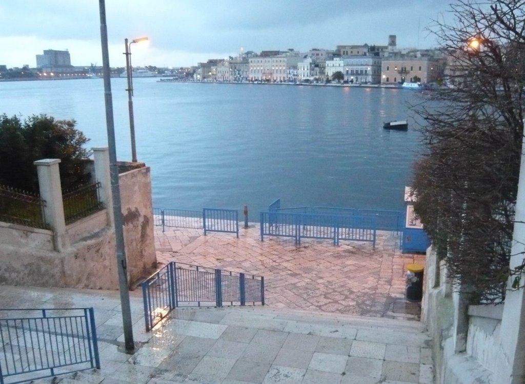Brindisi: Down the steps towards Casale