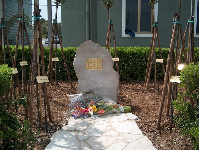 monumento "Angeli del SAR"