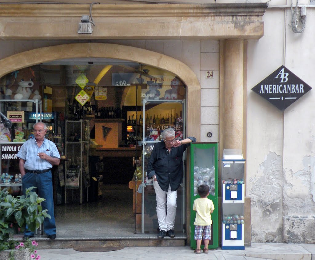 How many balls may I buy, Grandfather ? # Quante palle mi lasci comprare, nonno ?