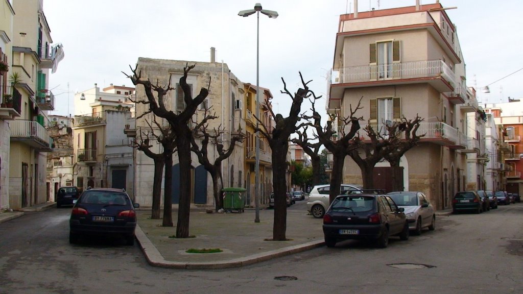 Corato, Piazza Masaniello via E. De Deo