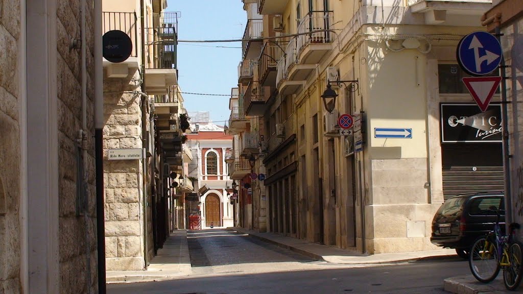 CORATO, VIA ROSSINI E TEATRO