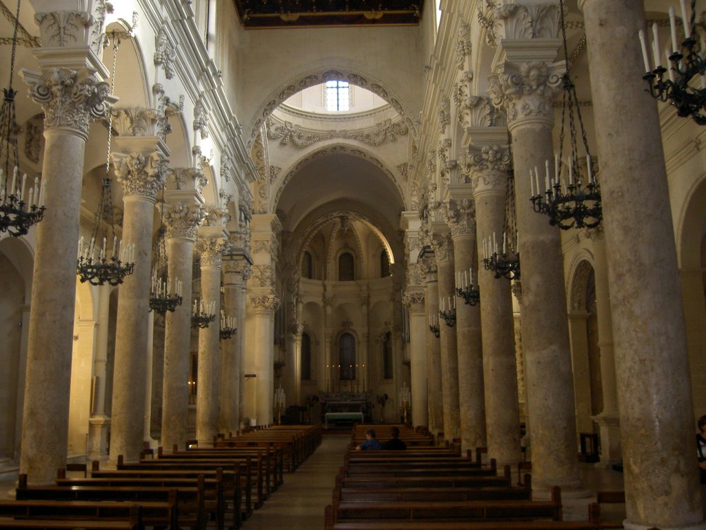 Lecce  2004    Basilica S. Croce interno