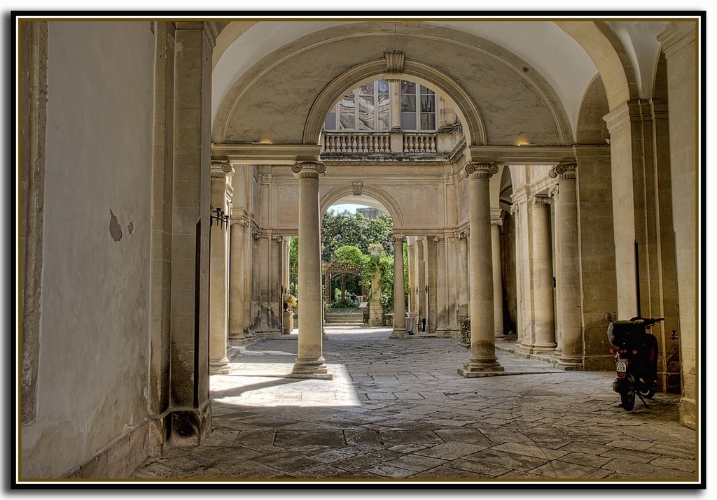 Palazzo Tamborino Via Paladini, 50 - Lecce