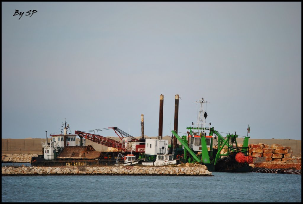 Cantiere sul molo del porto