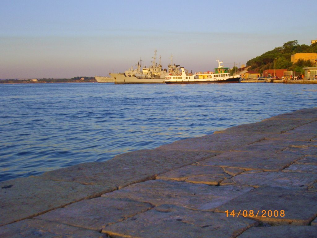 Taranto - mare piccolo - Porto Marina Militare