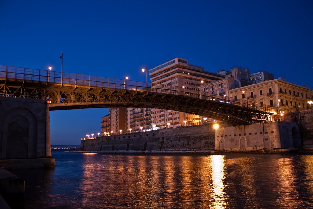 Ponte girevole di Taranto