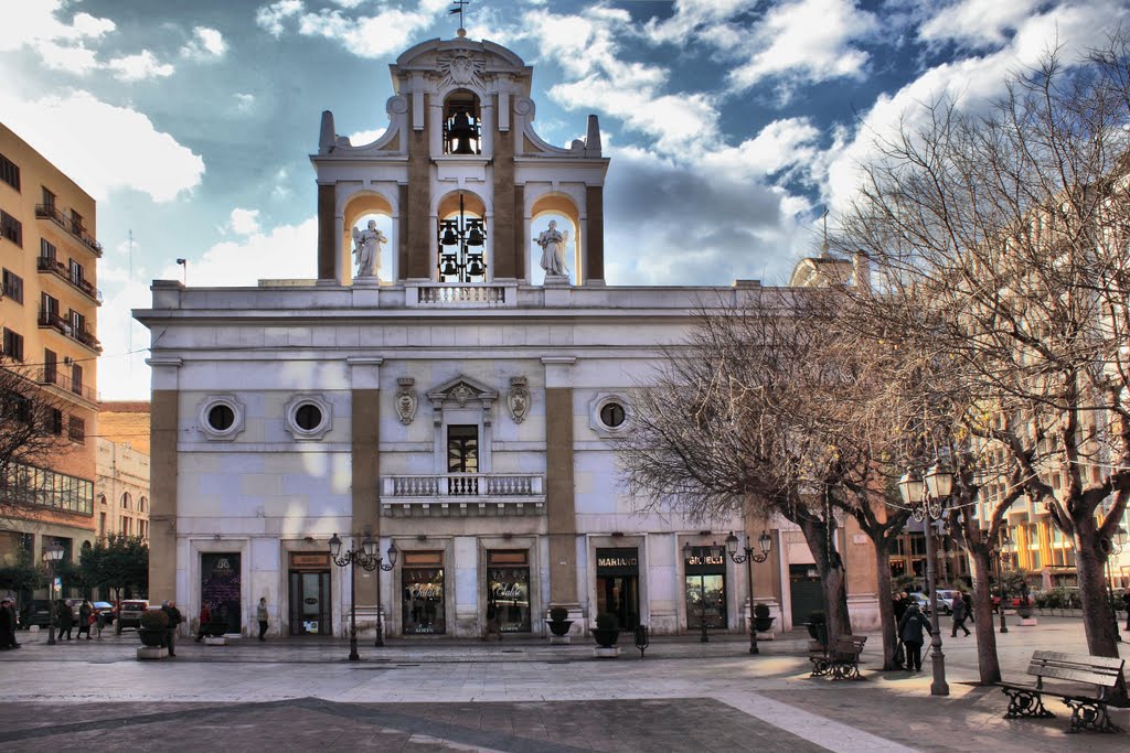Taranto _ Chiesa del Carmine _ Costruita nel 1577 con il nome "Santa Maria della Misericordia" la facciata fu restaurata nel 1937.