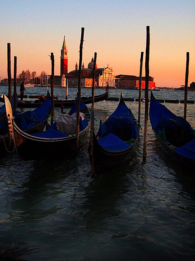 Sunset in Venice .....napnyugta Velencében(A gondolák városa, Velence - VILÁGÖRÖKSÉG)ITALY