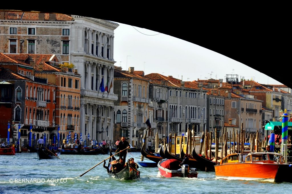 Under the Ponte di Rialto, Grand Canal, Venice, Italy