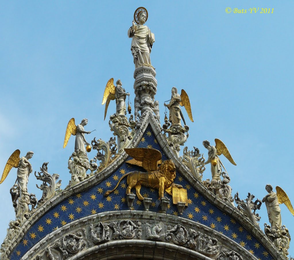 A fragment the Cathedral of San Marco in Venice. Фрагмент собора Сан-Марко в Венеции