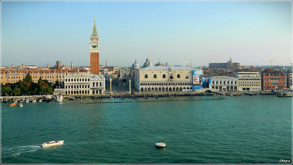 Historical photo: Venice from one of the last cruise ships authorized to pass long the Giudecca Canal
