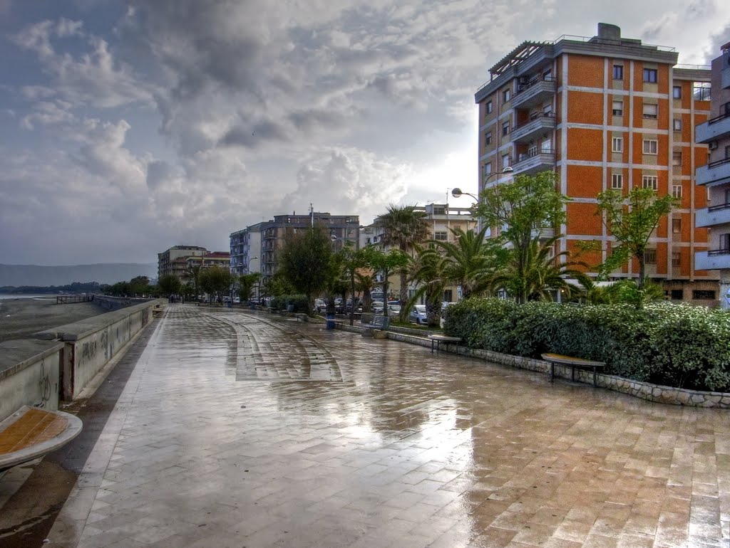 Il lungomare di Catanzaro Lido dopo un breve acquazzone