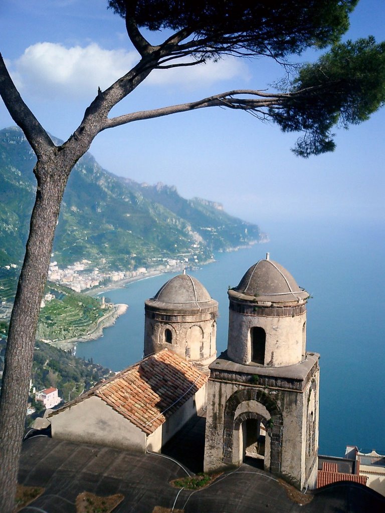 Ravello - Panorama da Villa Rufolo con chiesa