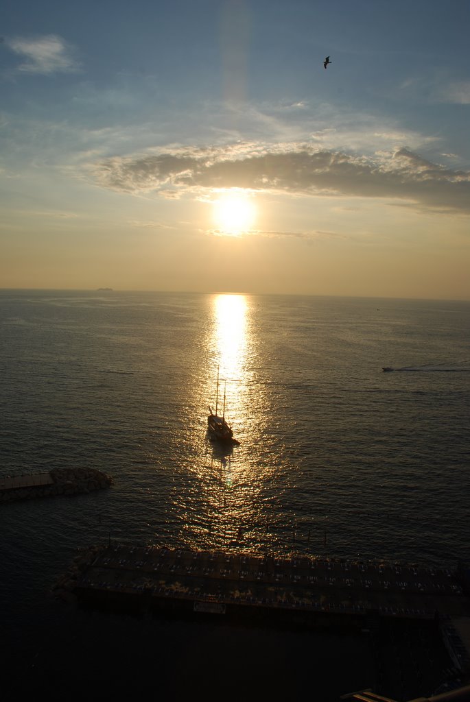 Sant Agnello: tramonto con veliero