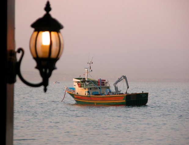 Peschereccio al tramonto