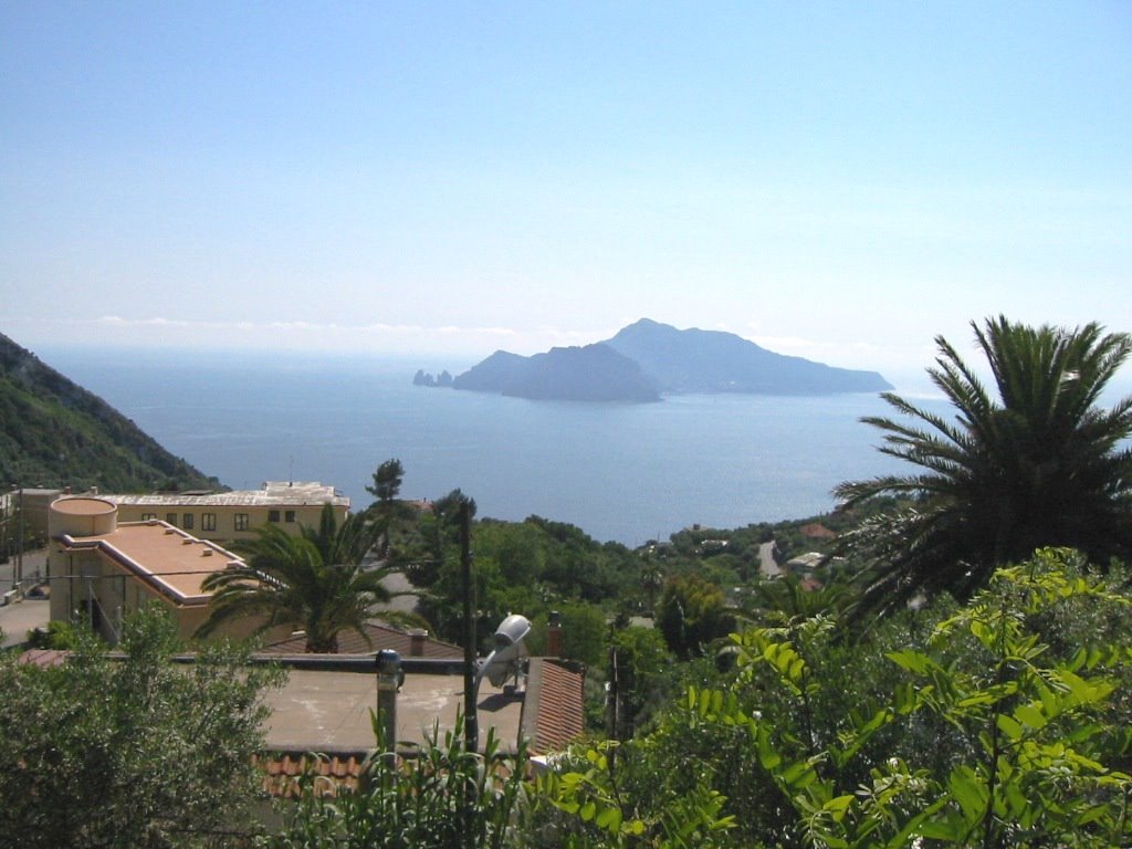 Capri Gezien van af de via Nastro Verde op het schiereiland van Sorento.