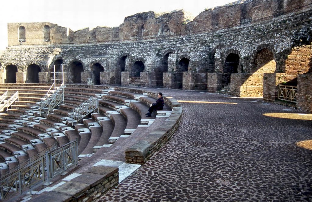 BENEVENTO. Teatro Romano