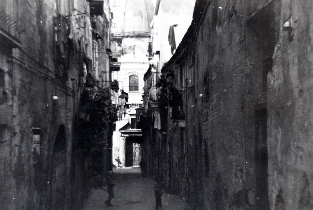 Rione Terra, via Duomo con chiesa di San Celso in fondo, marzo 1970