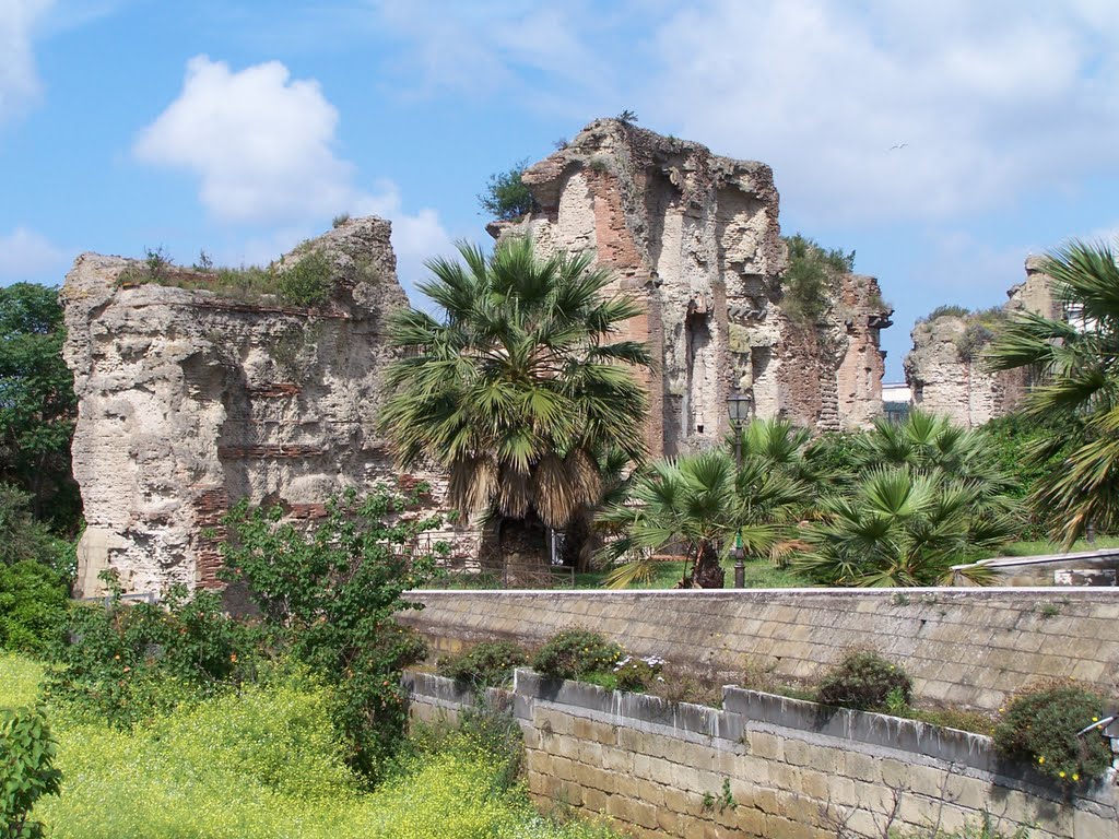 Campi Flegrei - Cosidetto Tempio di Nettuno, ma in realtà le terme Romane