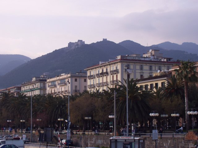 046 Salerno, Blick auf Castello di Arechi