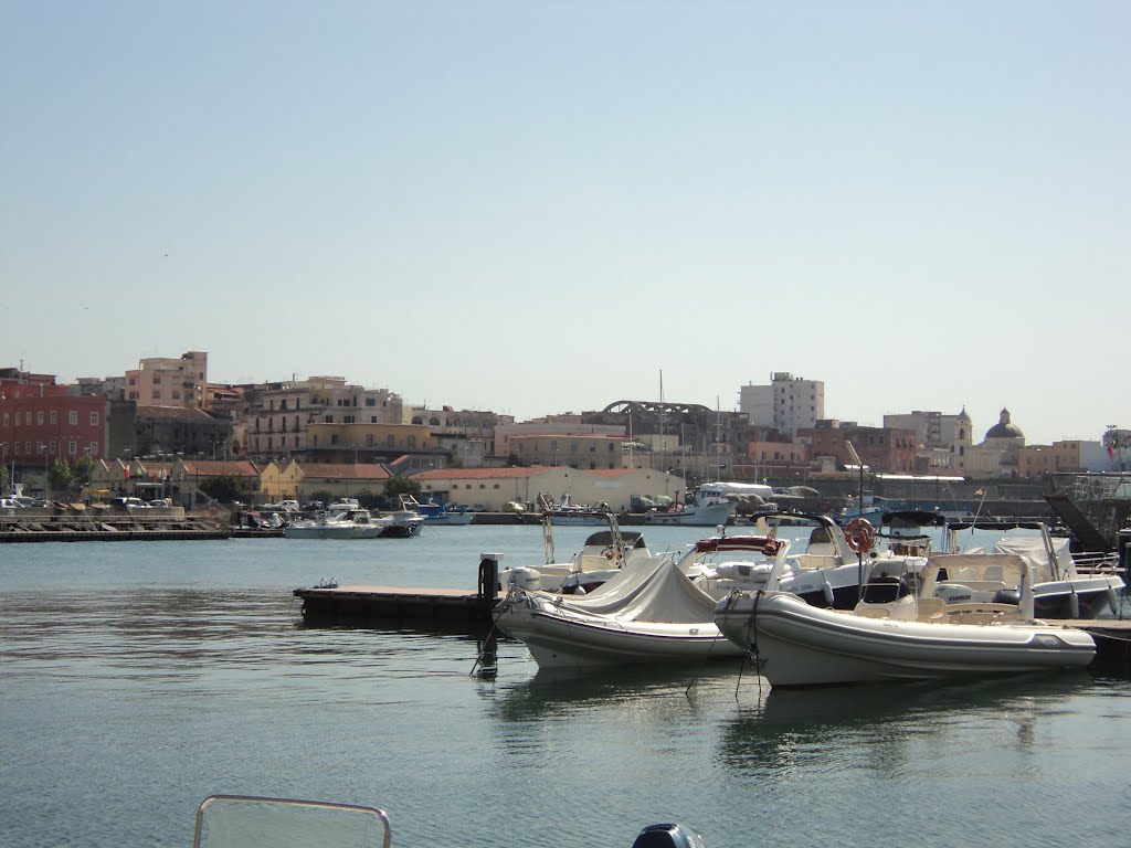 Scorcio di Torre Annunziata dal porto