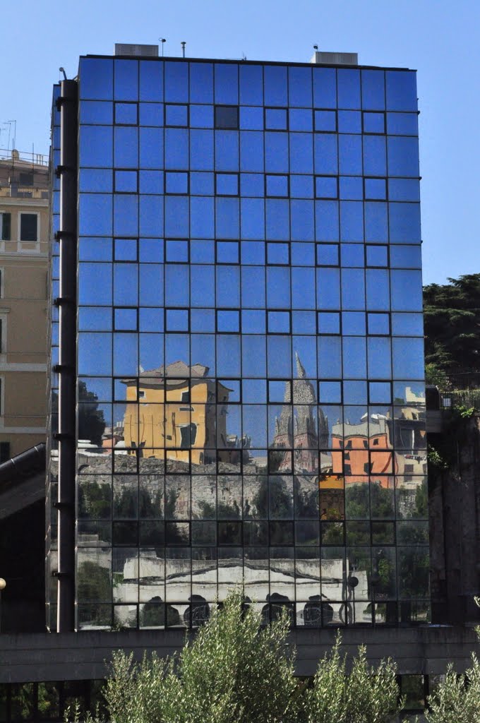 Genova - Centro storico....riflesso  (To enlarge)