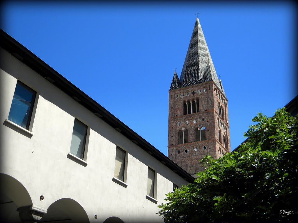 Genova: campanile di S.Agostino, dal chiostro