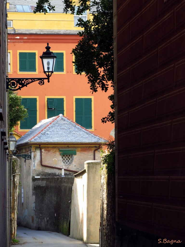 Genova  (Italy): Via San Nazaro