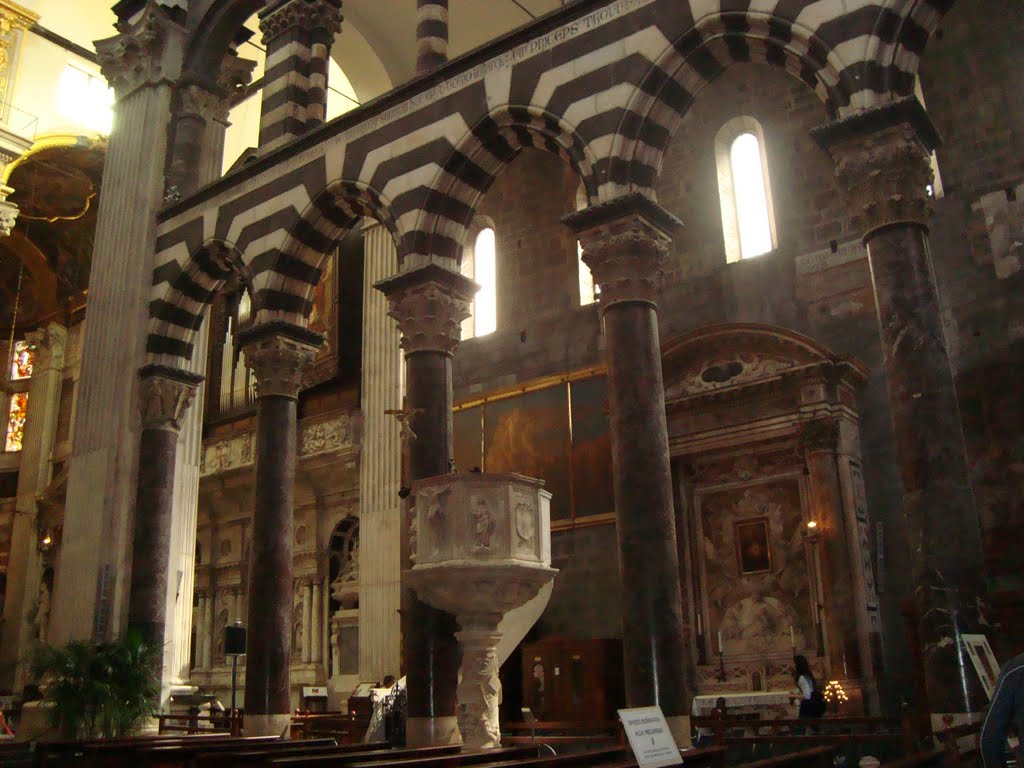interior de la Catedral de San Lorenzo con la influencia de una época