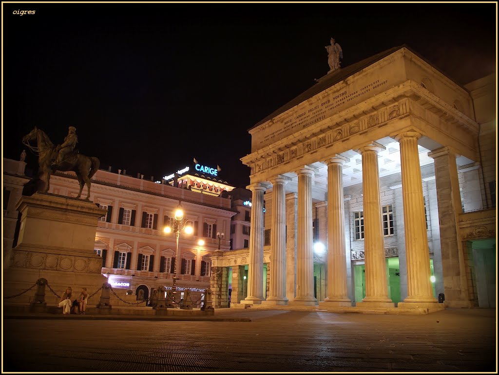 Genova, Piazza de Ferrari: pronao del teatro Carlo Felice e monumento equestre a Garibaldi