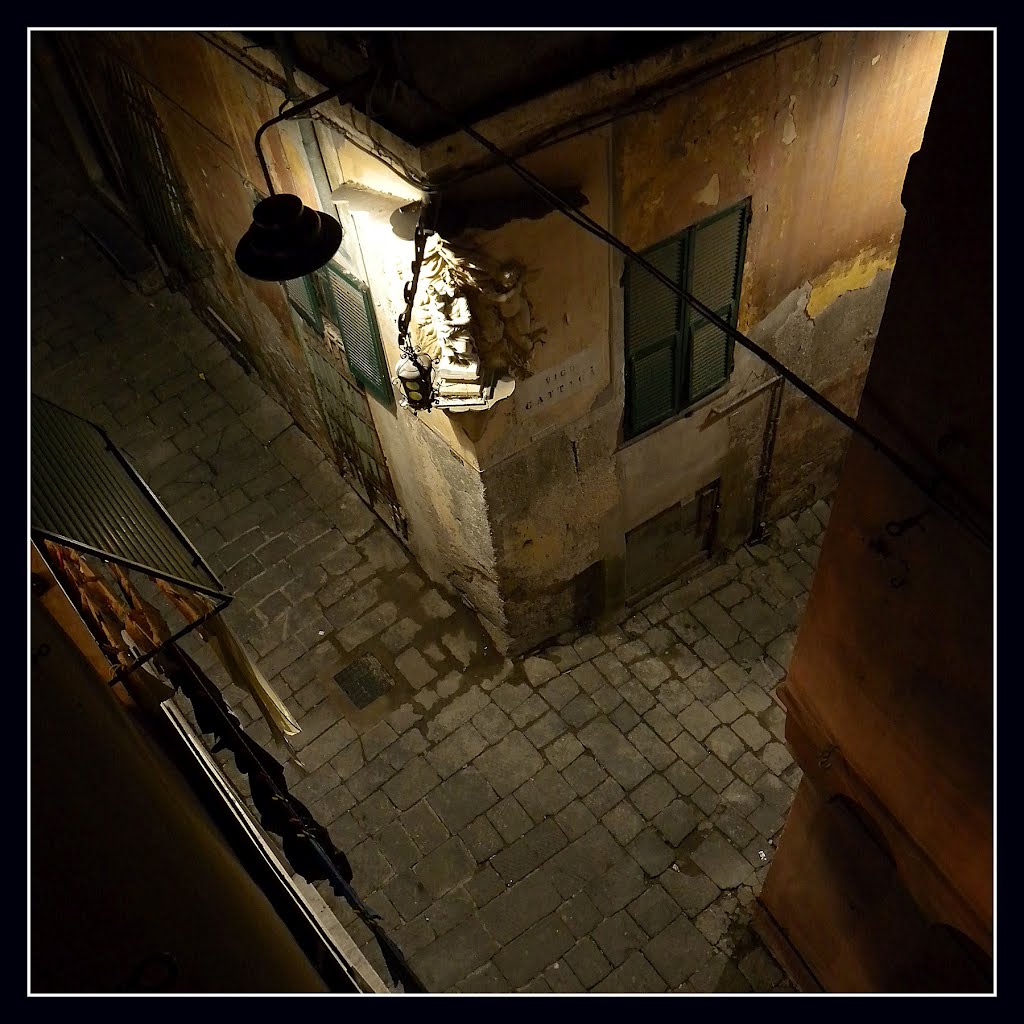 Vico Salvaghi, Genova