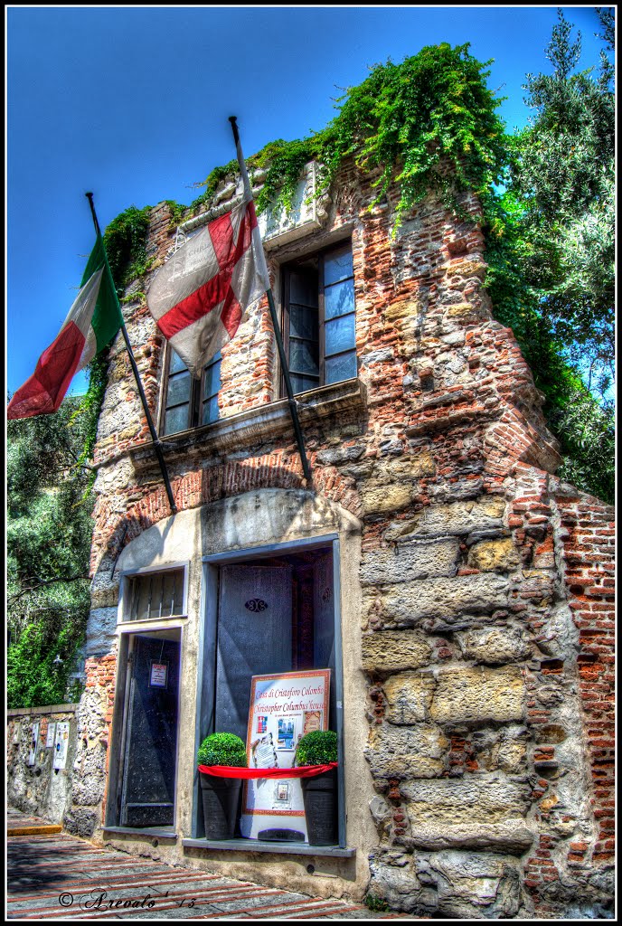 Casa de Cristóbal Colón, Génova. ***House of Christopher Columbus, Génova***.
