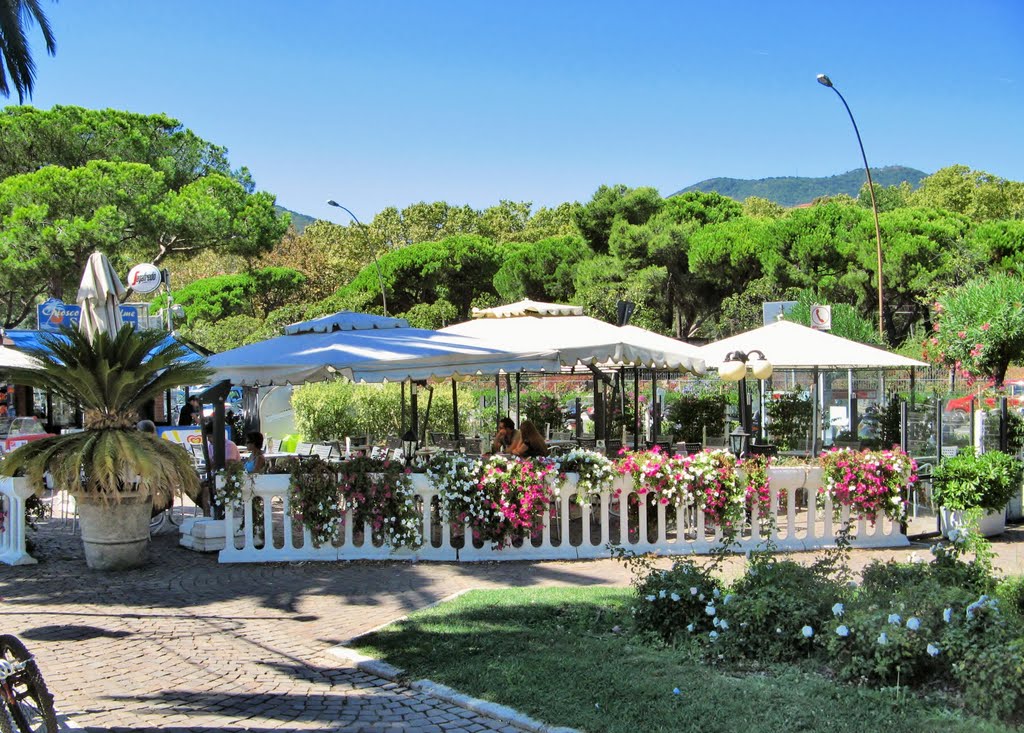La Spezia.Caffè sul lungomare
