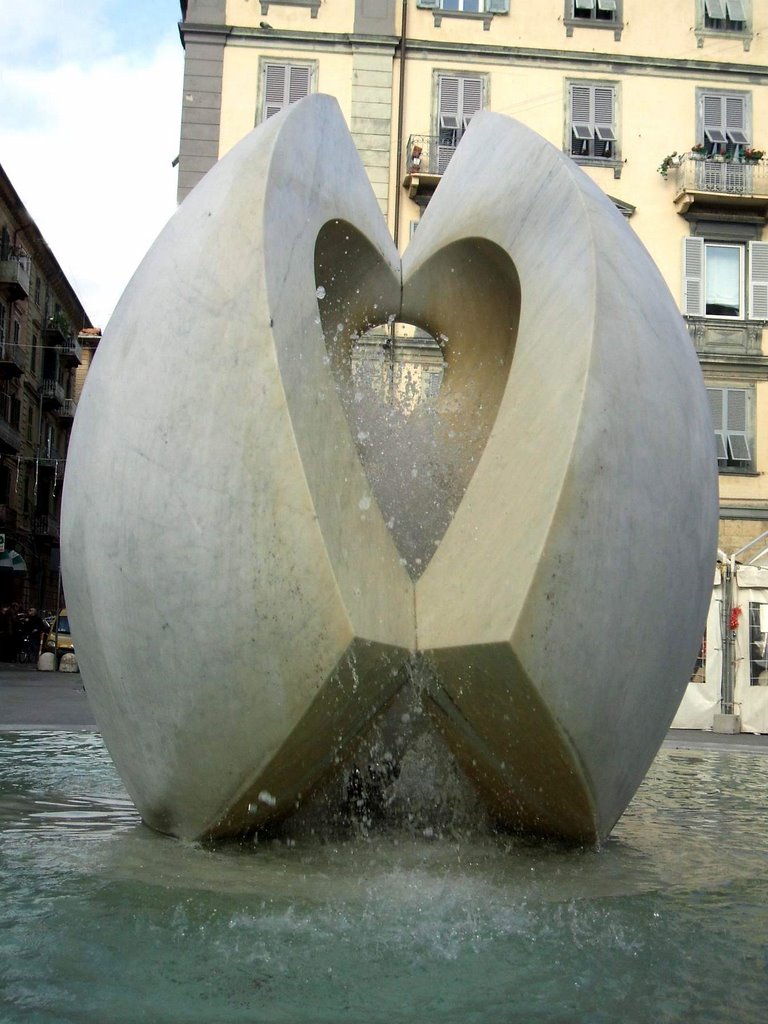 La Spezia -Fountain in the Piazza Garibaldi - Gap -6th Panoramio Meeting-January the 19th 2008