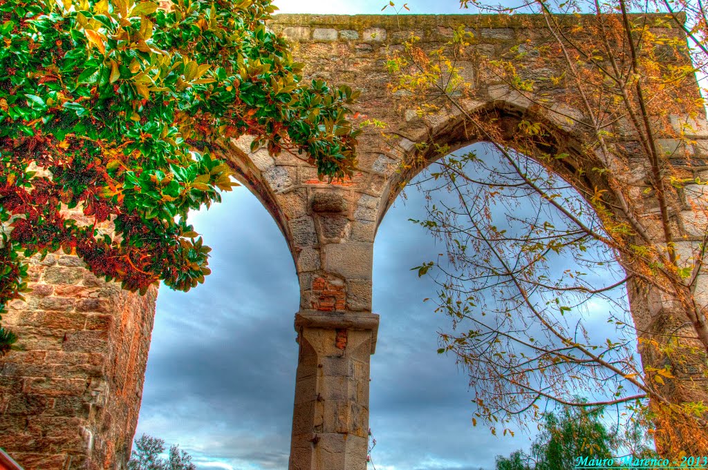 Savona, Via Pietro Giuria angolo Via Gerolamo Lavagna. Particolare degli antichi archivolti medioevali
