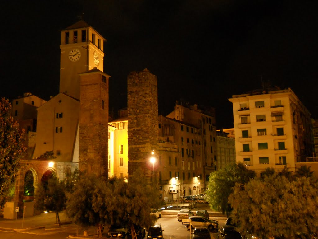 Savona, Torre del Brandale con le torri Riario e Corsi