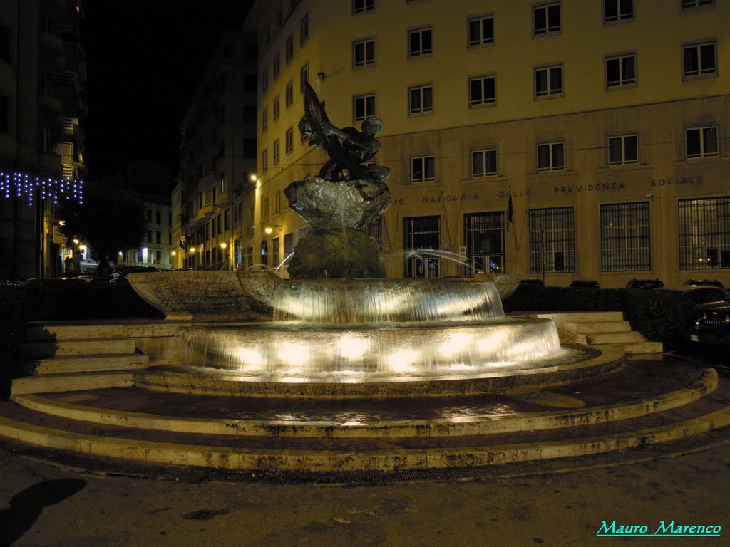 Savona, Piazza Marconi con la fontana illuminata (opera di Renata Cuneo)