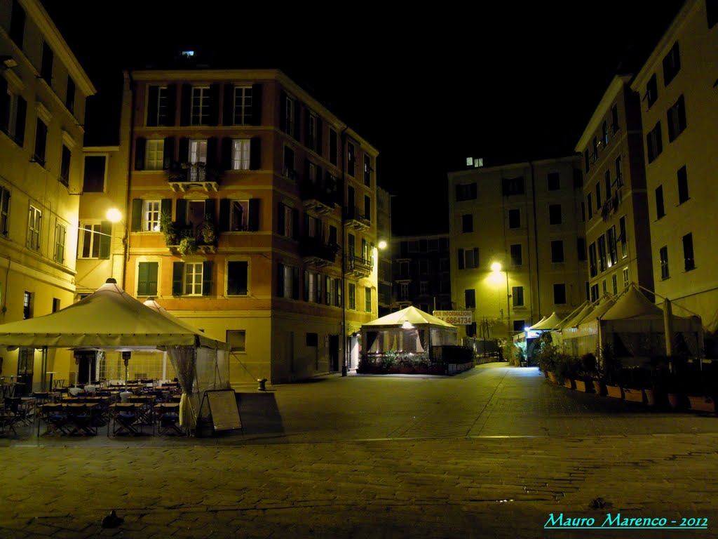 Savona, veduta notturna di Piazza Alaggio