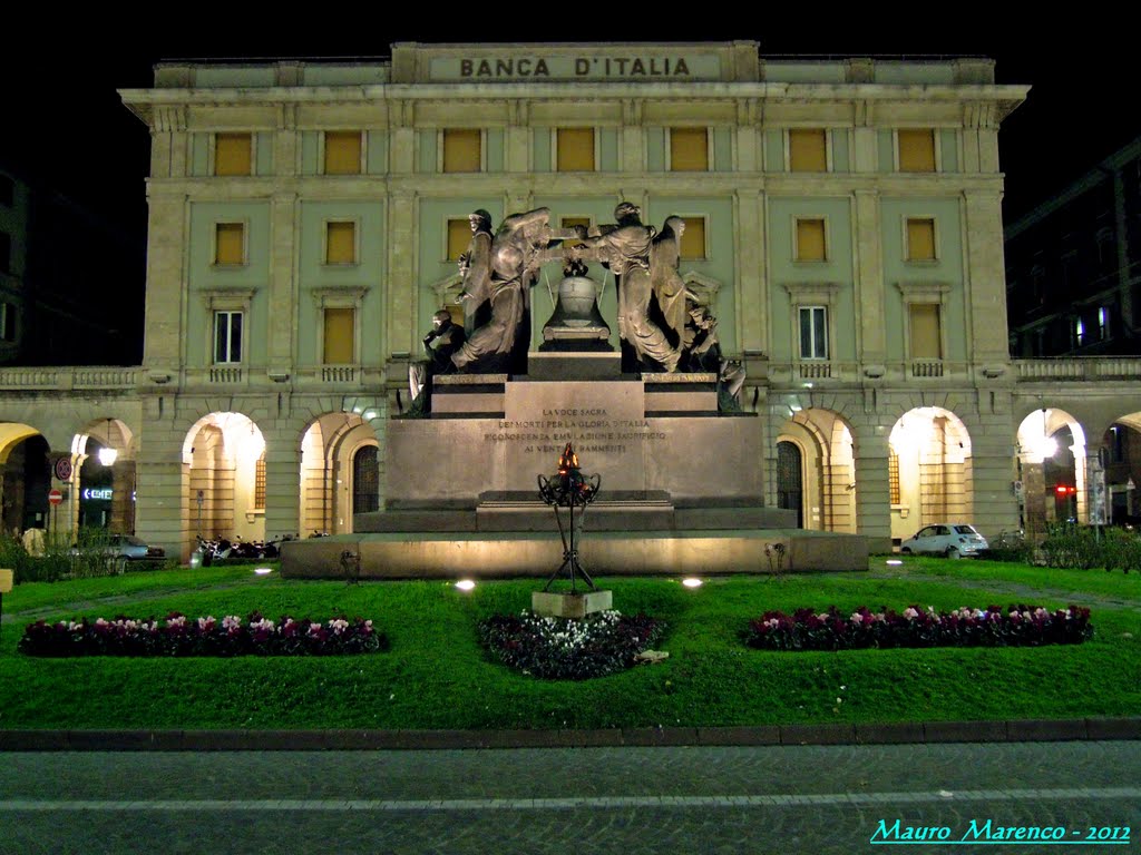 Savona, Piazza Goffredo Mameli. Monumento ai Caduti con la campana dai 21 rintocchi (1927)